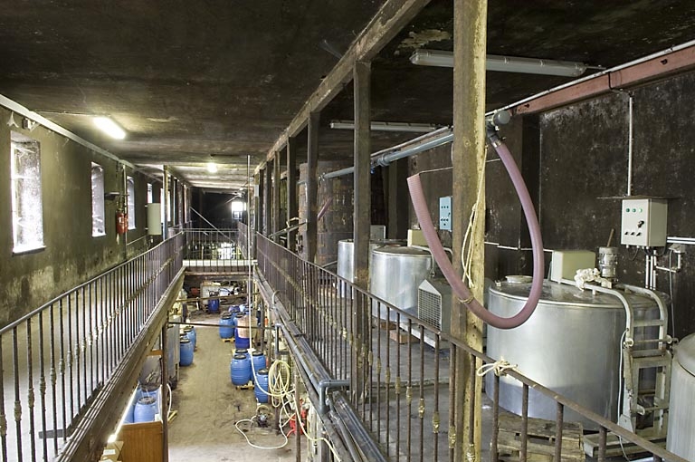 Etage de la cuverie. Vue d'ensemble.