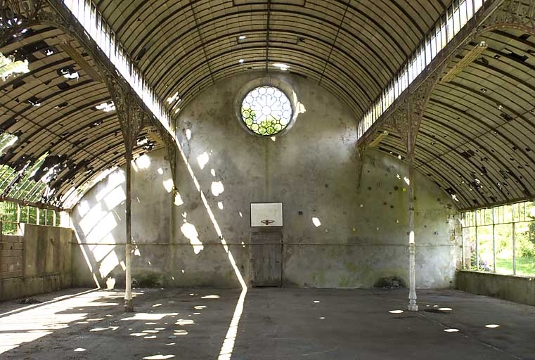 Intérieur de la serre. Vue depuis l'est.