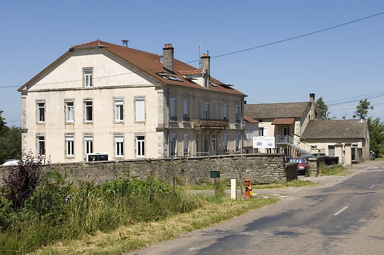 Vue d'ensemble depuis la route départementale.