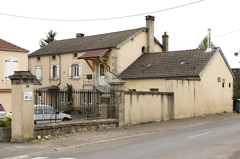 Ancien atelier de fabrication vu de trois quarts.