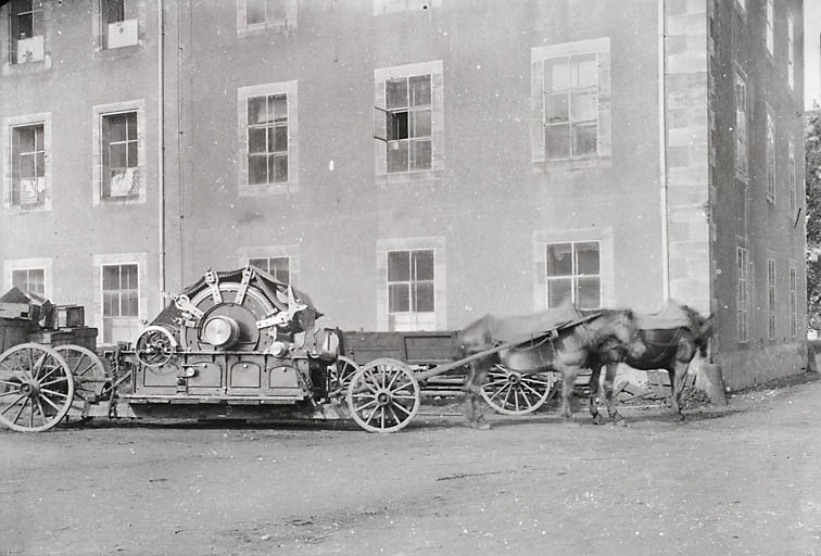 Transport du matériel de la filature.