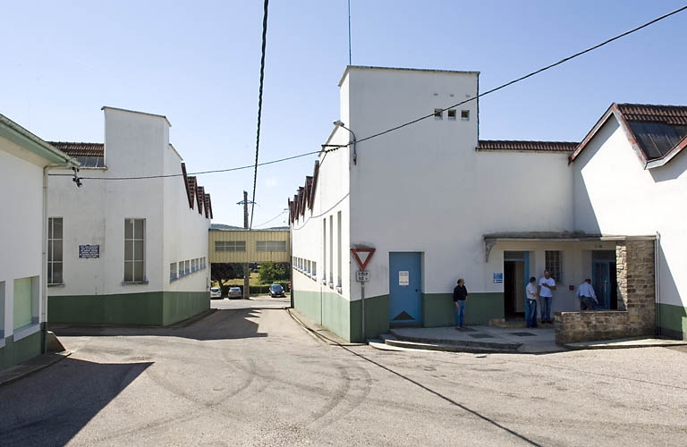 La rue des Calouettes, entre les ateliers est et ouest.
