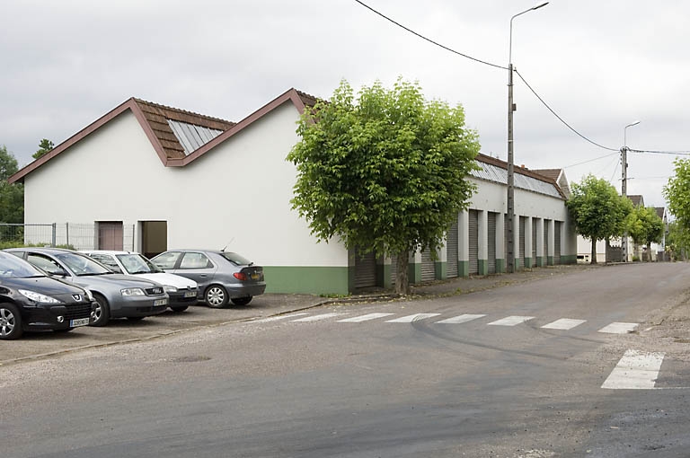 Garages le long de la rue des Chavannes.