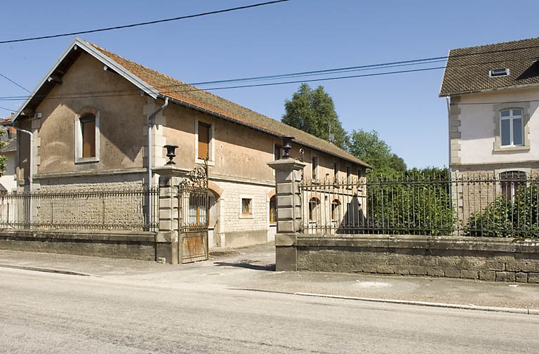 Dépendances du logement patronal.
