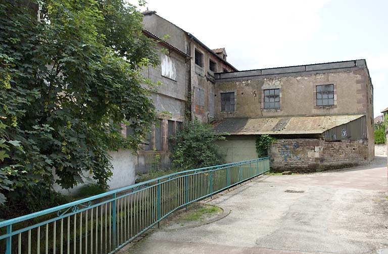 Façades postérieures donnant sur le bief.