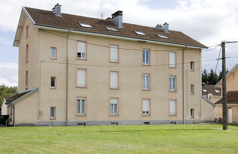 Logement ouvrier collectif.
