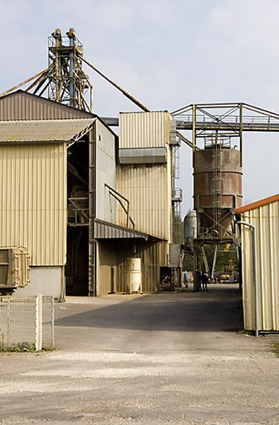 Silos et système de transport des céréales.