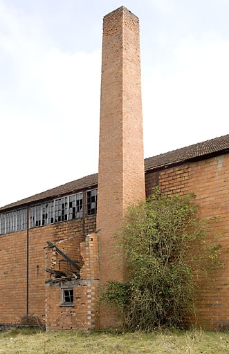 Cheminée et atelier de fabrication.