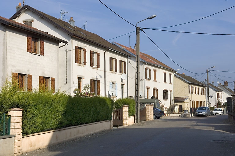 Logements ouvriers (rue Saint-Quentin). Vue depuis le sud.