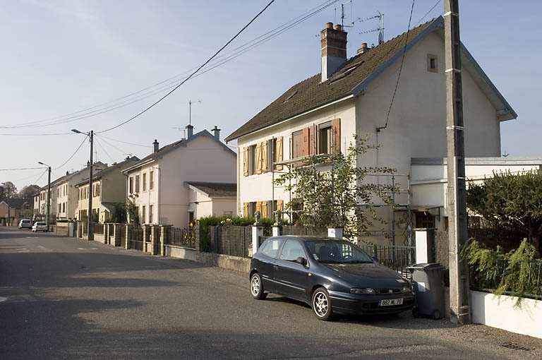 Logements ouvriers (rue Saint-Quentin). Vue depuis le nord.