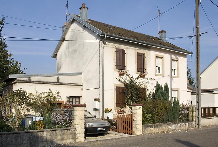 Logement ouvrier à 4 logements (rue Saint-Quentin).