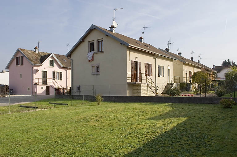 Ensemble de logements doubles.