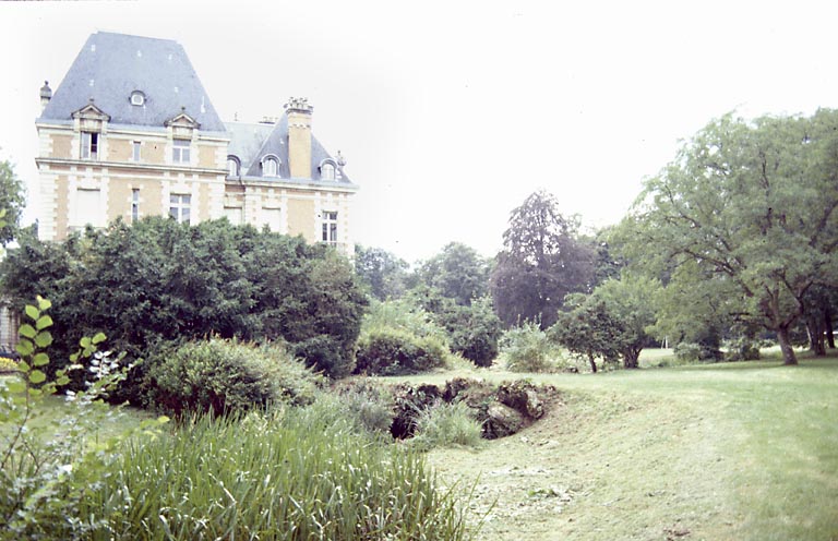 Pont du côté nord-ouest du château.