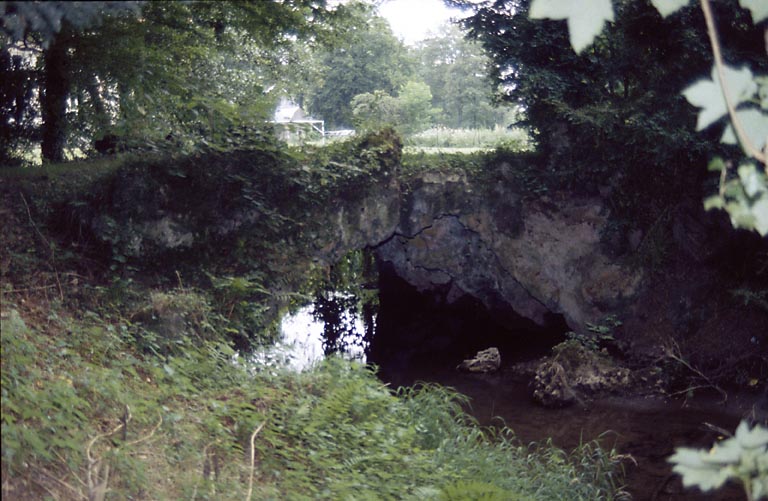 Pont (4e)  en rocaille.