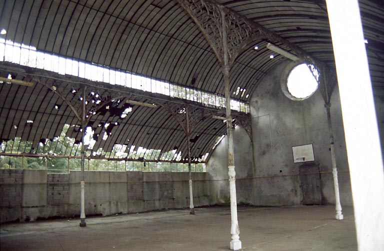Intérieur de la serre, côté sud.