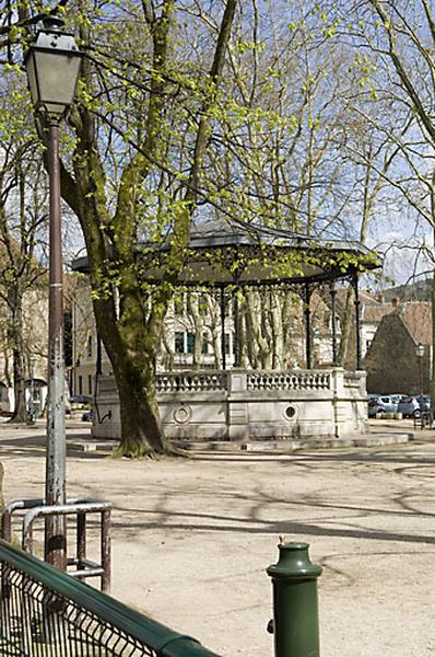 Kiosque : vue éloignée.