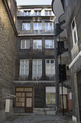 Vue d'ensemble de la façade antérieure du logis secondaire.