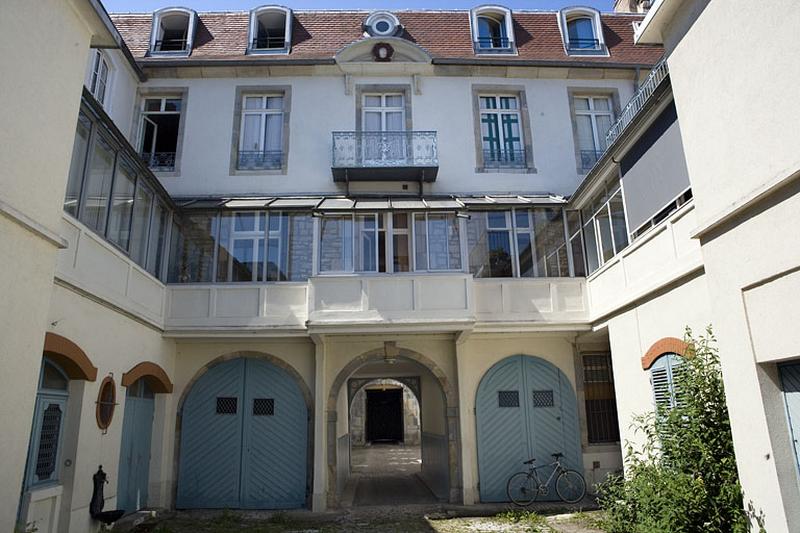 Façade postérieure du logis secondaire, de face.