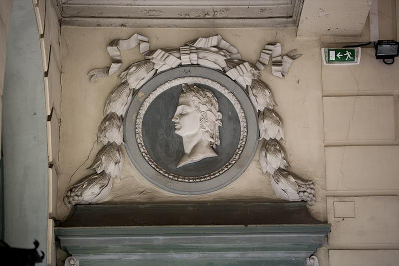 Hôtel Terrier de Santans, actuellement banque et école primaire du Petit Saint-Joseph