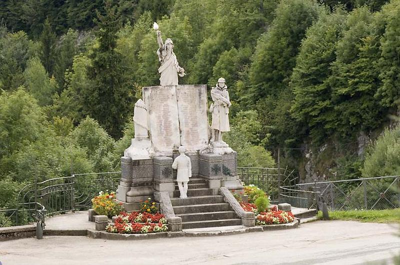 Vue générale de trois quart gauche.