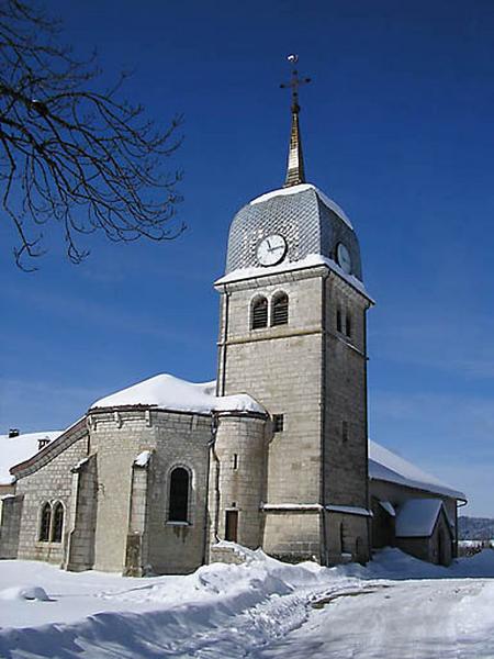 Vue générale de l'abside et du clocher.