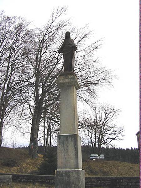 Vue de la statue de la Vierge.