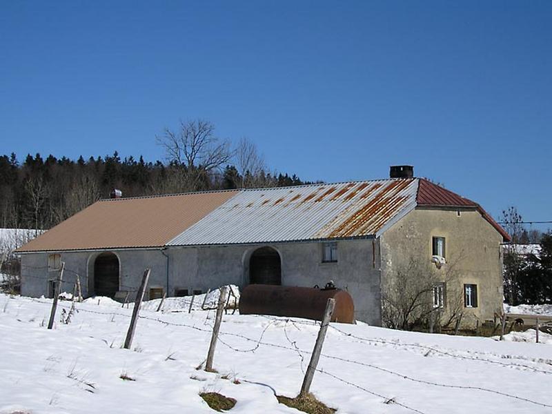 Façade postérieure vue de trois quarts.