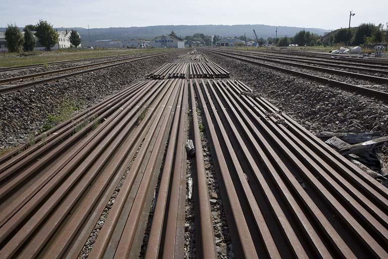 Stock de rails en gare de Champagnole.