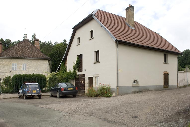 Dépendance du logement patronal.