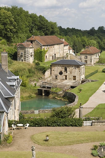 Vue plongeante depuis le parc du logement patronal, à l'est.