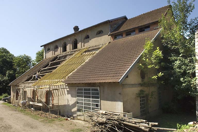 Le haut fourneau vu de trois quarts.