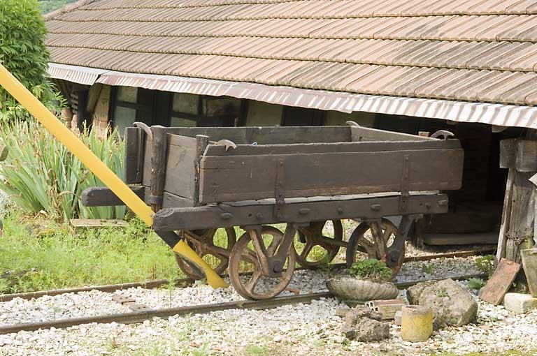 Wagonnet en bois (transport de la terre).