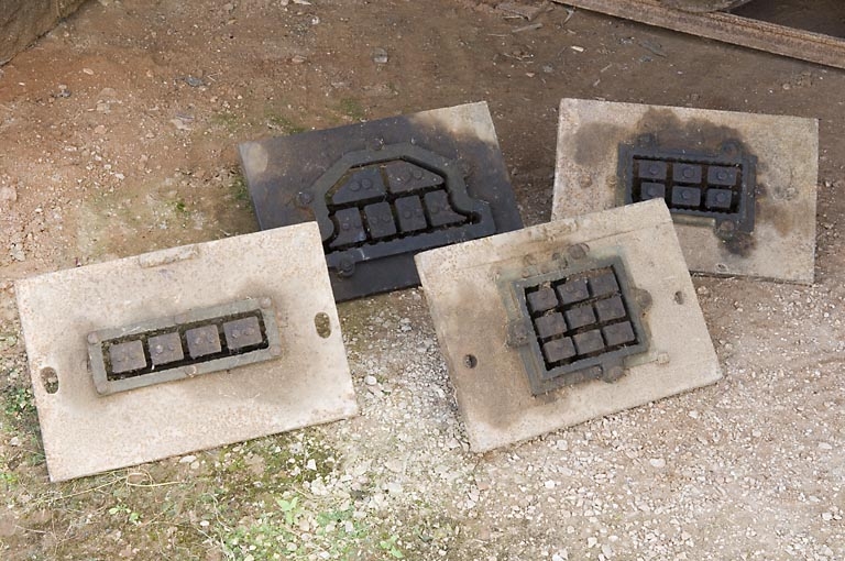 Matrices pour briques de la mouleuse-étireuse.