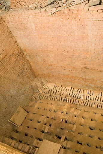 Vue plongeante à l'intérieur du four.