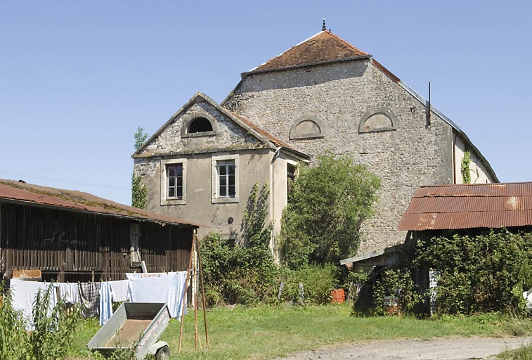 Le haut fourneau vu depuis le sud.