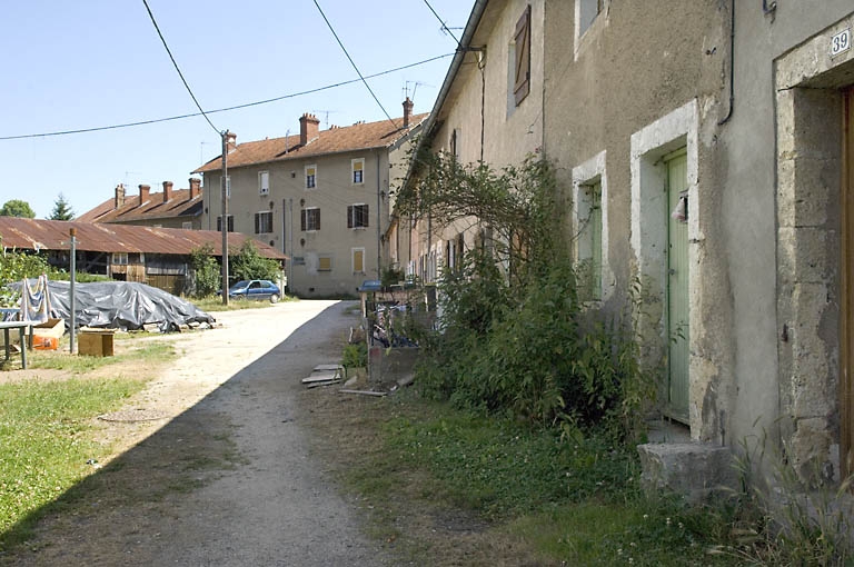 Logements ouvriers sur cour.