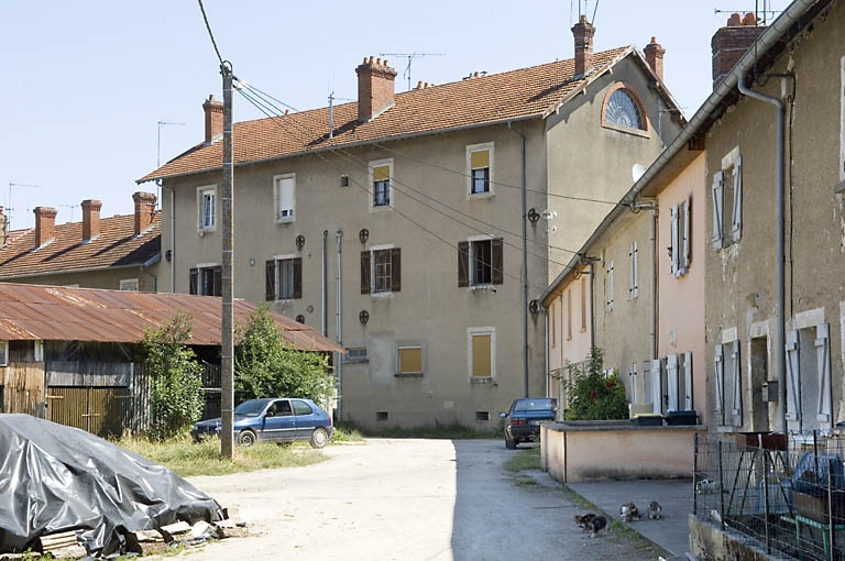 Façade ouest du logement ouvrier sur cour.