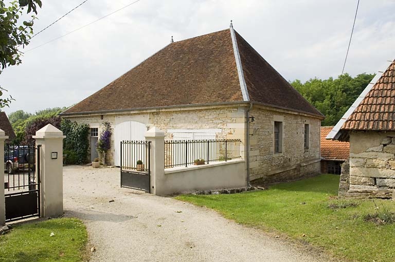 Le haut fourneau vu depuis le sud-est.