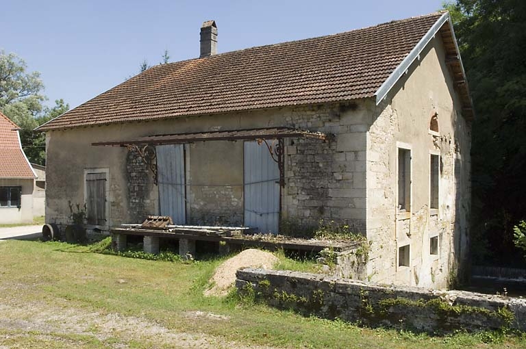 Moulin vu depuis l'ouest.