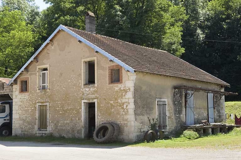 Moulin vu depuis le nord.