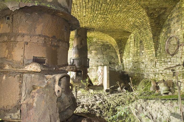 Salle des cubilots. Vue d'ensemble depuis l'ouest.