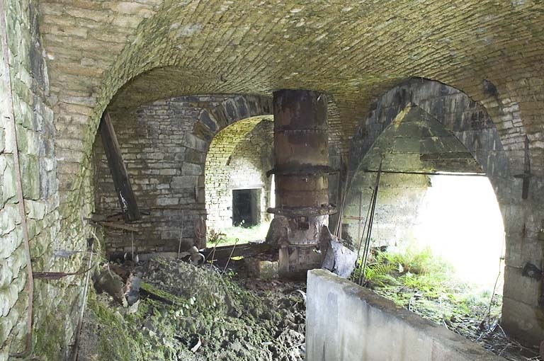 Salle des cubilots. Vue d'ensemble depuis le sud-est.