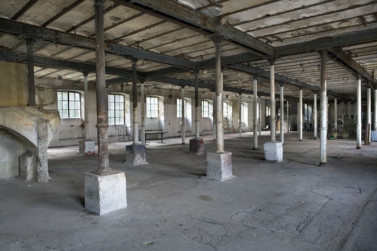 Atelier de préparation de la pâte. Vue intérieure du rez-de-chaussée.