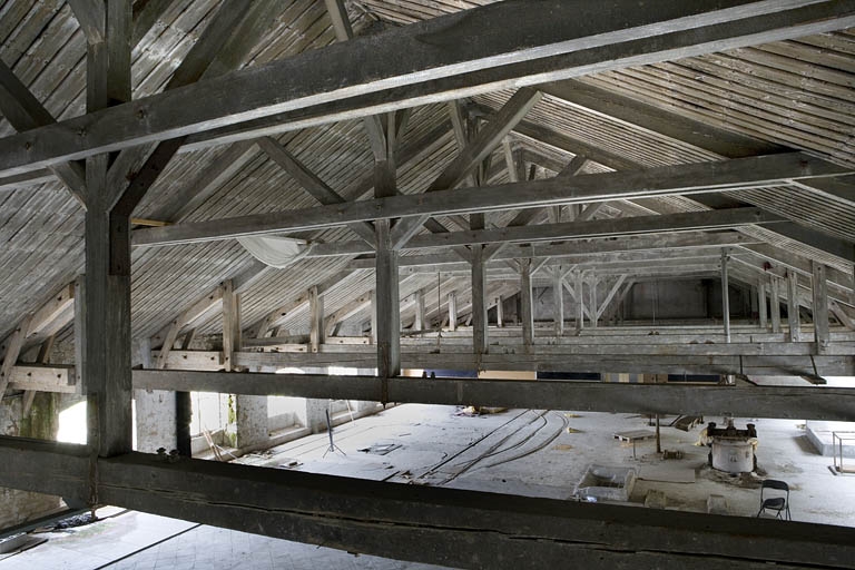 Charpente de l'atelier de préparation de la pâte. Vue de trois quarts.