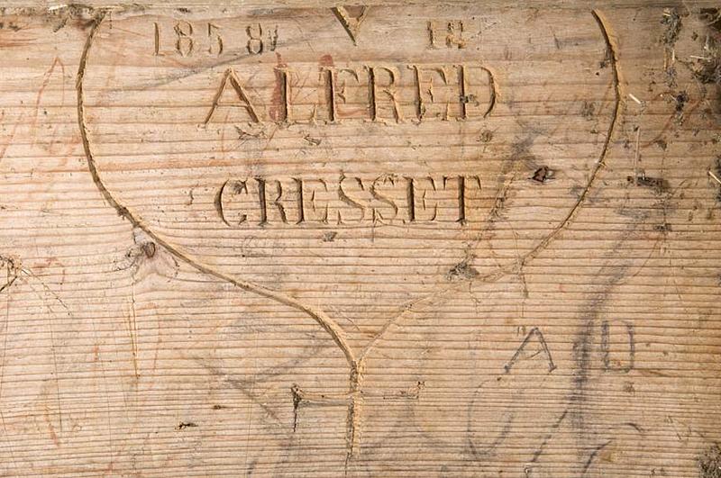 Intérieur, la chambre du berger, détail : inscription portant la date 1858.