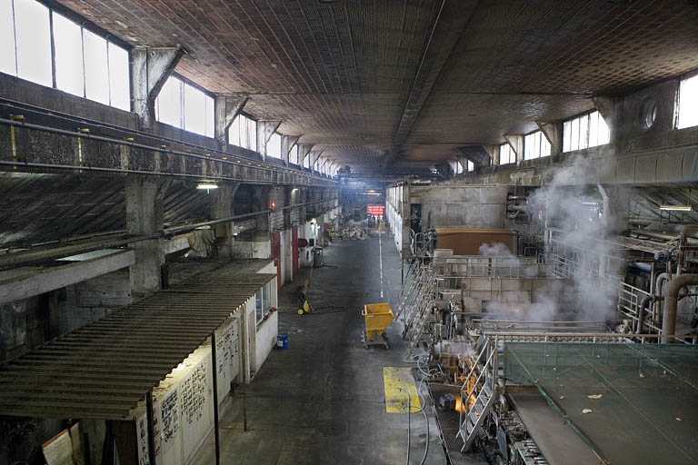 Vue d'ensemble intérieure de l'atelier de la machine à papier.
