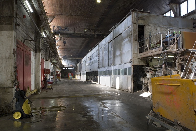 L'atelier de la machine à papier. La sécherie depuis l'est.