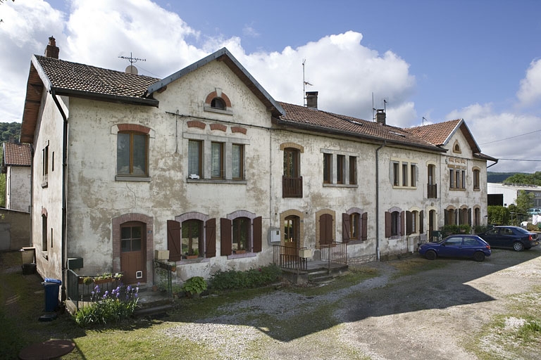 Cité ouvrière (rue Weibel). Façade antérieure du logement collectif situé 19 au 25 rue Weibel.