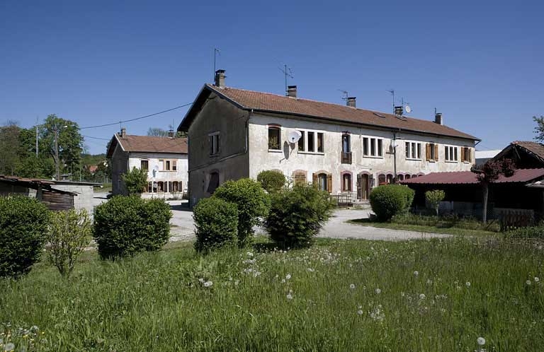 Cité ouvrière (rue Weibel). Logement collectif depuis le sud-ouest.