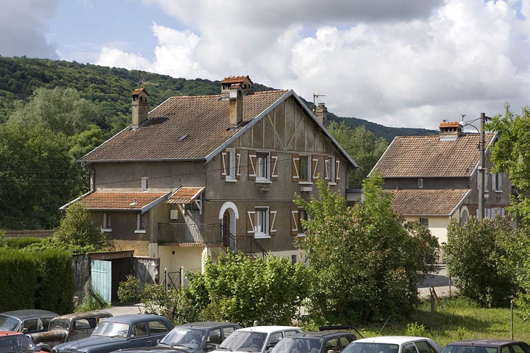 Place de Chemontey. Façade antérieure d'une maison.
